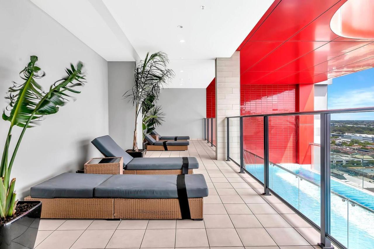 'adelaide Azure' Scenic Cbd Living With Rooftop Pool Apartment Adelaide